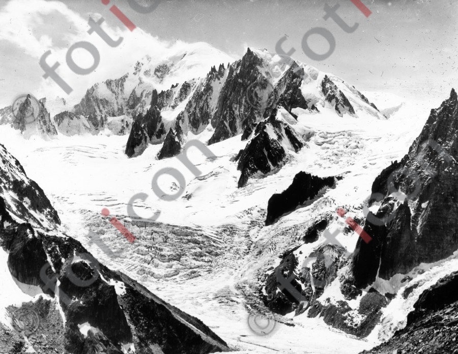 Blick von der Pierre Pointue auf Bossons-Gletscher, Mont Blanc, Dôme du Goûter ; View from the Pierre Pointue on Bossons glacier, Mont Blanc, Dôme du Goûter - Foto simon-73-040-sw.jpg | foticon.de - Bilddatenbank für Motive aus Geschichte und Kultur